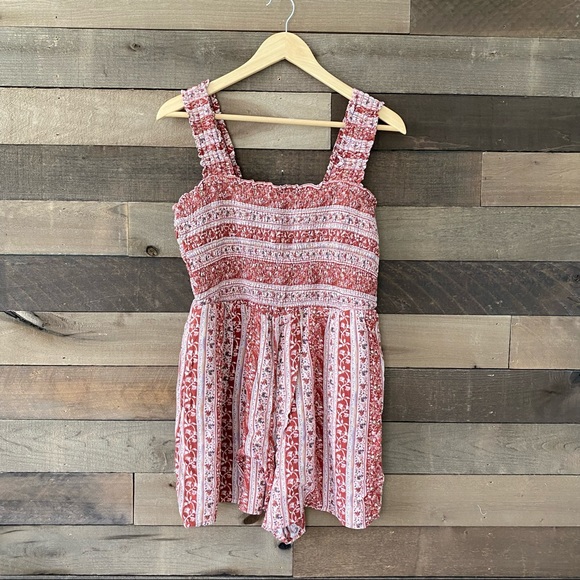 American Eagle Womens' Romper Wide Scrunch Strap Red Floral Striped - Picture 4 of 9